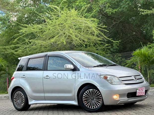 Toyota IST 2004 Silver