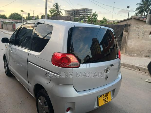 Toyota Porte 2004 Silver