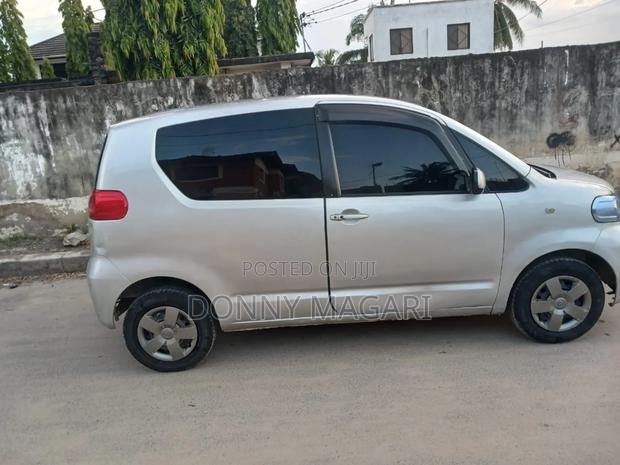 Toyota Porte 2004 Silver
