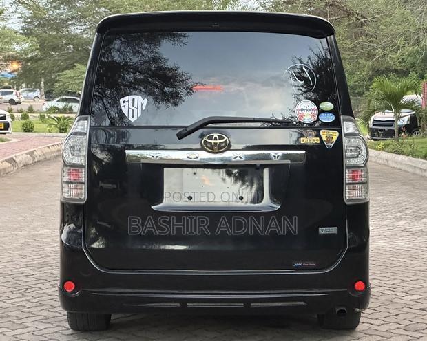 Toyota Voxy 2011 Black