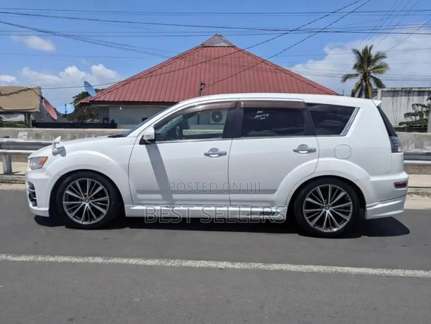 Mitsubishi Outlander Sport SE 2011 White