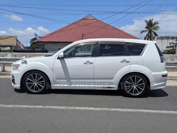 Mitsubishi Outlander Sport SE 2011 White