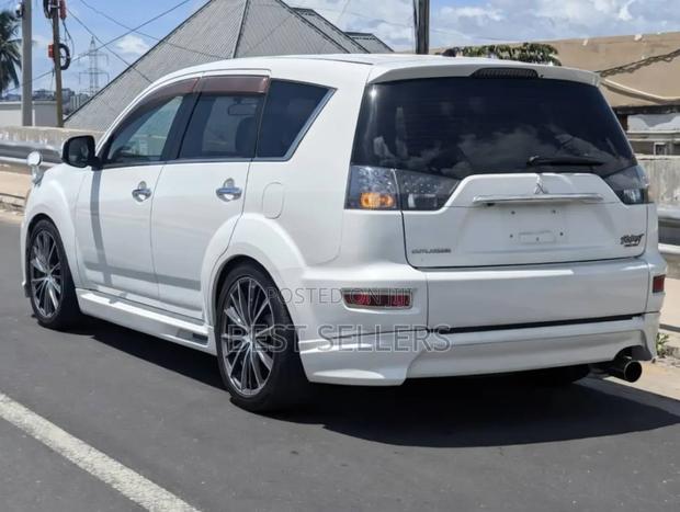 Mitsubishi Outlander Sport SE 2011 White