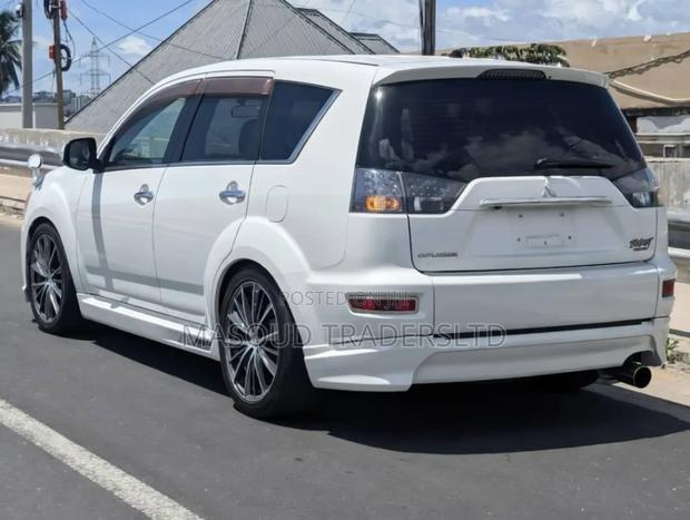 Mitsubishi Outlander Sport SE 2011 White