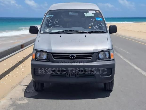 Toyota Lite-Ace 2000 Silver