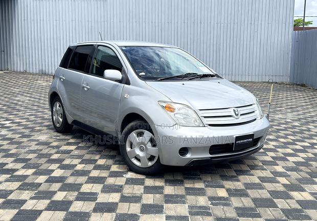 Toyota IST 2004 Silver