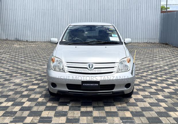 Toyota IST 2004 Silver