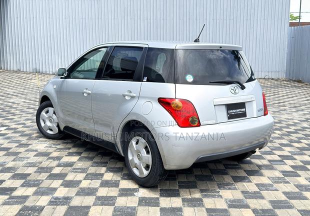 Toyota IST 2004 Silver