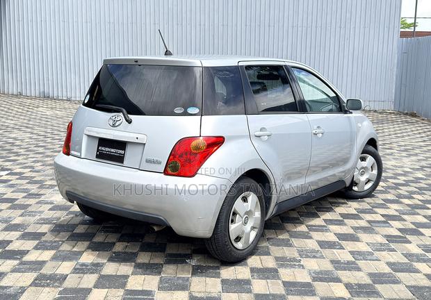 Toyota IST 2004 Silver
