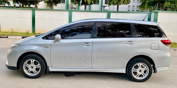 Toyota Wish 2010 Silver