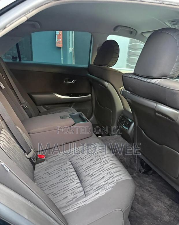 Toyota Crown 2011 Black