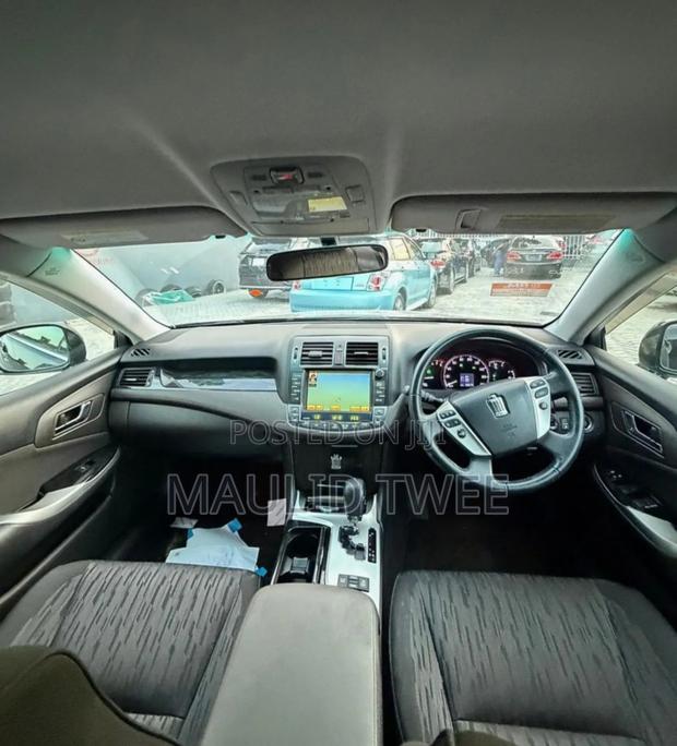 Toyota Crown 2011 Black