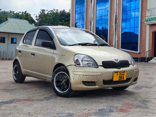 Toyota Vitz 1.3 FWD 3dr 2004 Gold