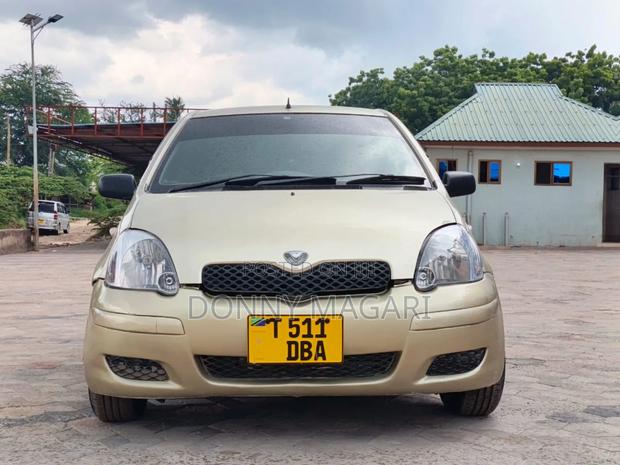 Toyota Vitz 1.3 FWD 3dr 2004 Gold
