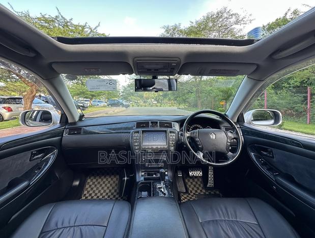 Toyota Crown 2005 Silver