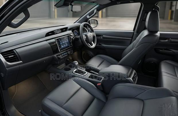Toyota Hilux 2020 Black