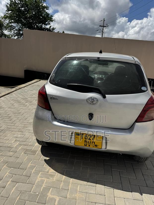 Toyota Vitz 1.0 FWD 3dr 2005 Silver