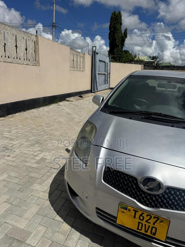 Toyota Vitz 1.0 FWD 3dr 2005 Silver
