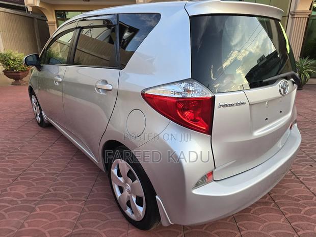 Toyota Ractis 2013 Silver