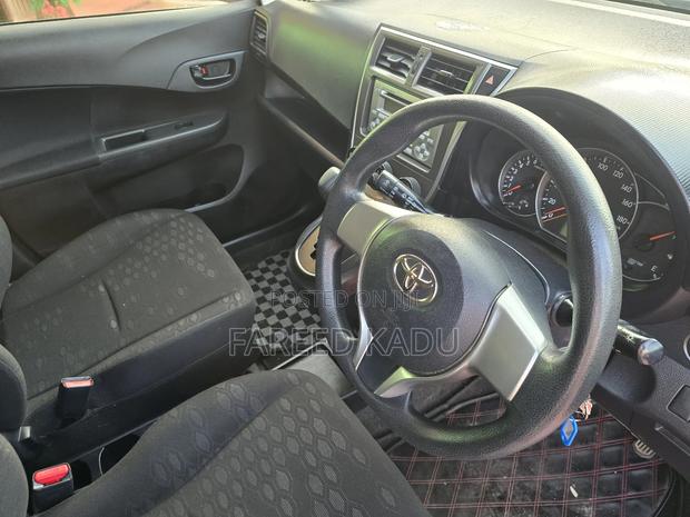 Toyota Ractis 2013 Silver