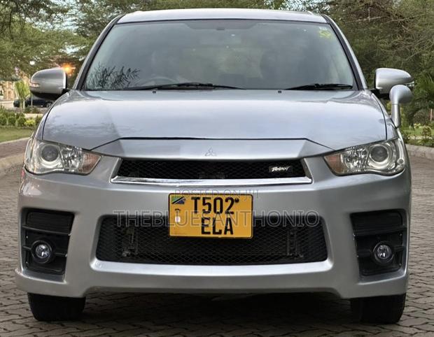 Mitsubishi Outlander 2011 Silver