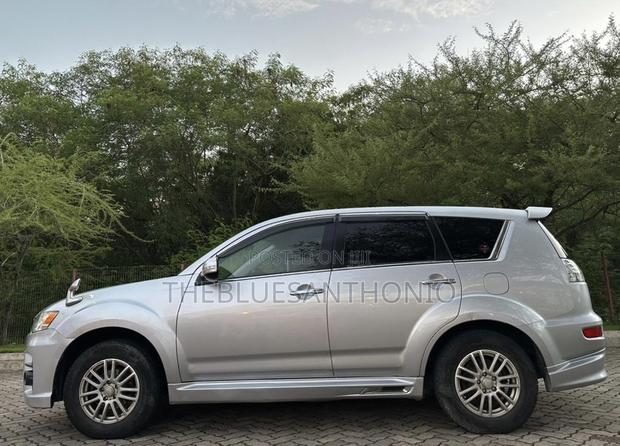 Mitsubishi Outlander 2011 Silver