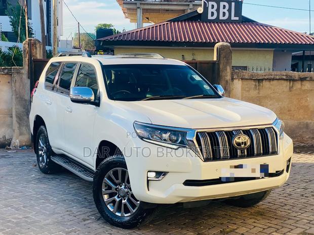 Toyota Land Cruiser Prado 2022 White
