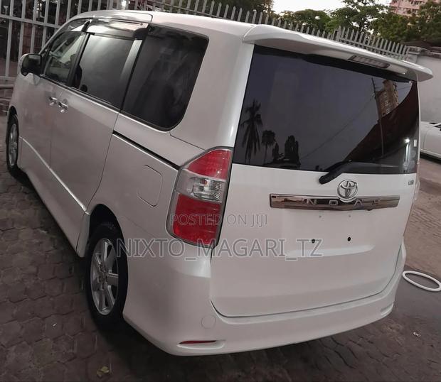Toyota Noah 2008 White