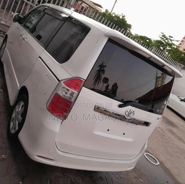 Toyota Noah 2008 White