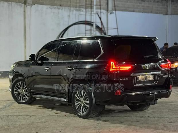 Lexus LX 2018 Black