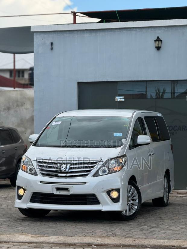 Toyota Alphard 2.4 Petrol FWD 2012 White