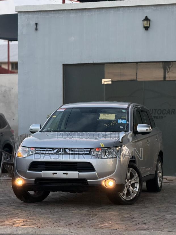 Mitsubishi Outlander 2012 Silver