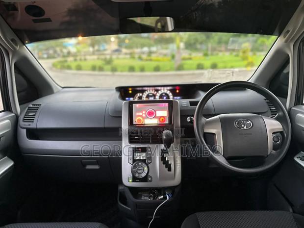 Toyota Noah 2007 Black