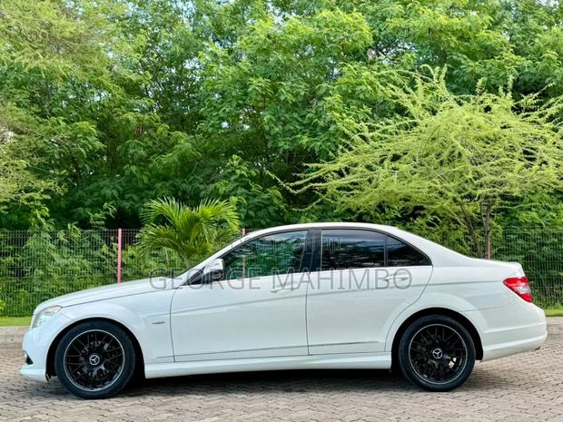 Mercedes-Benz C200 2009 White