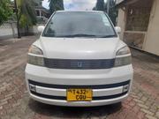 Toyota Voxy 2005 White for sale