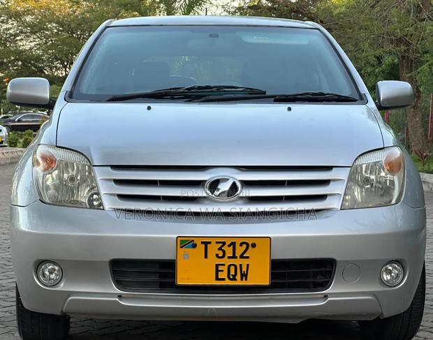 Toyota IST 2006 Silver