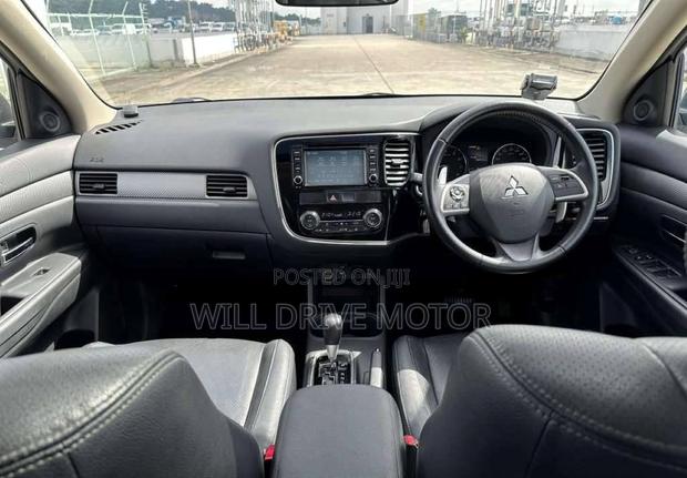 Mitsubishi Outlander 2015 White
