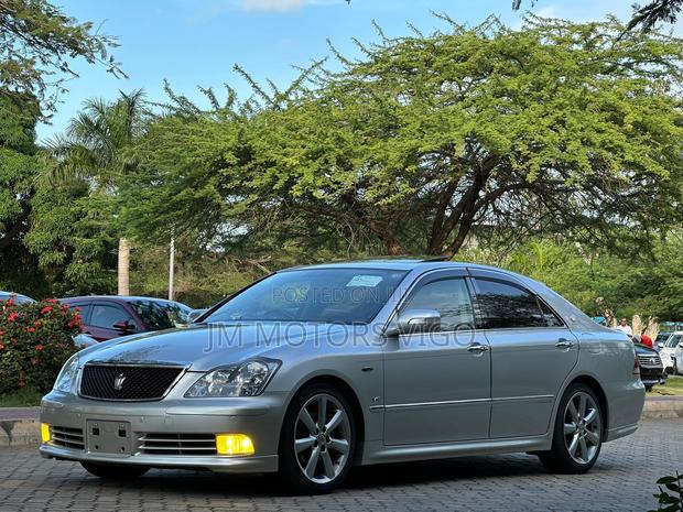 Toyota Crown 2005 Silver