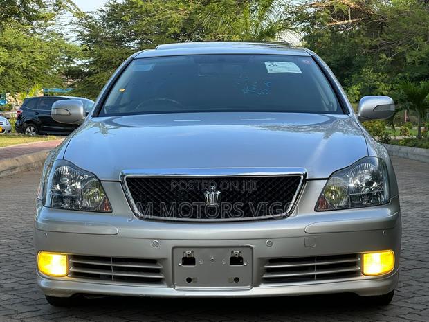 Toyota Crown 2005 Silver