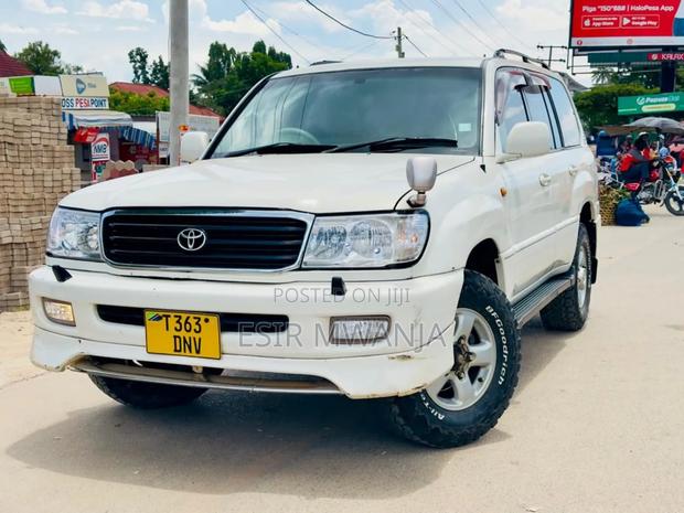 Toyota Land Cruiser 2000 White