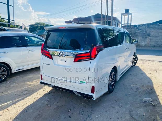 Toyota Alphard 2.5 Petrol FWD 2020 White