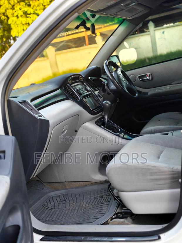 Toyota Kluger 2005 White