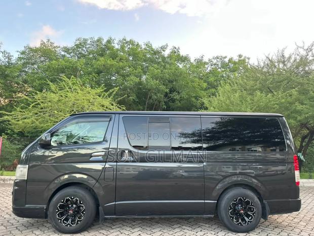Toyota HiAce 2005 Gray