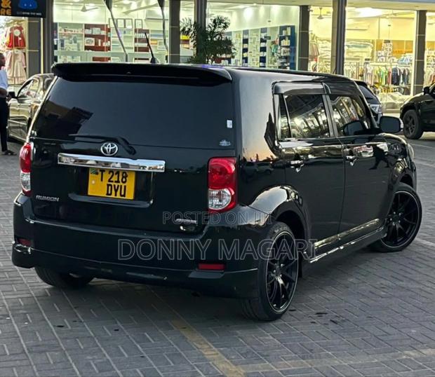 Toyota Corolla Rumion 2010 Black