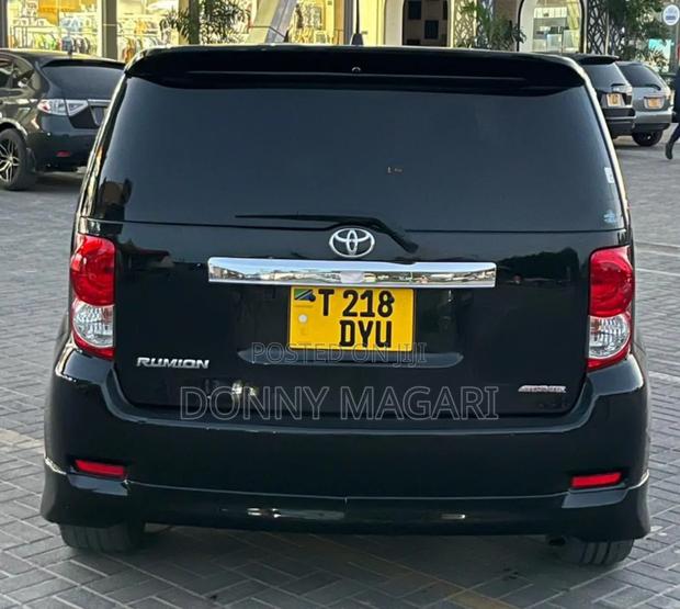 Toyota Corolla Rumion 2010 Black