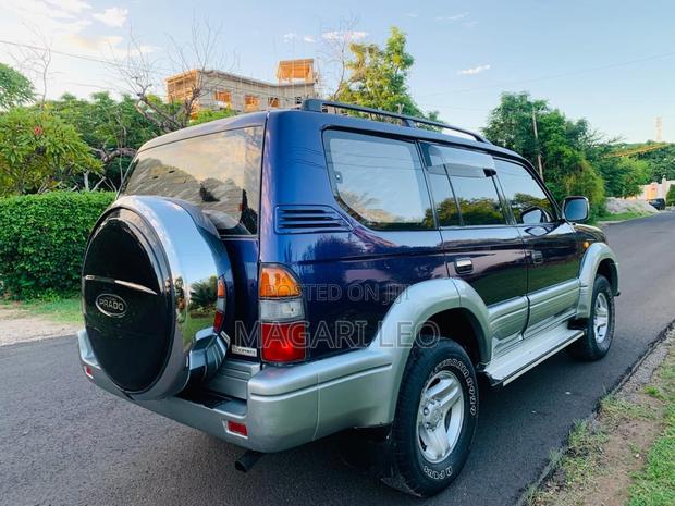 Toyota Land Cruiser Prado 2005 Blue
