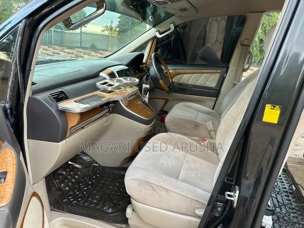 Toyota Alphard 2005 Silver
