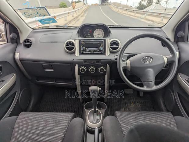 Toyota IST 2004