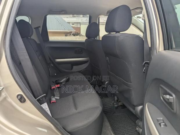 Toyota IST 2004