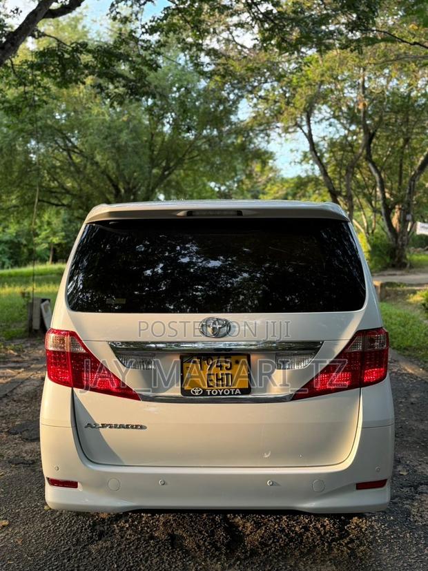 Toyota Alphard 2011 White